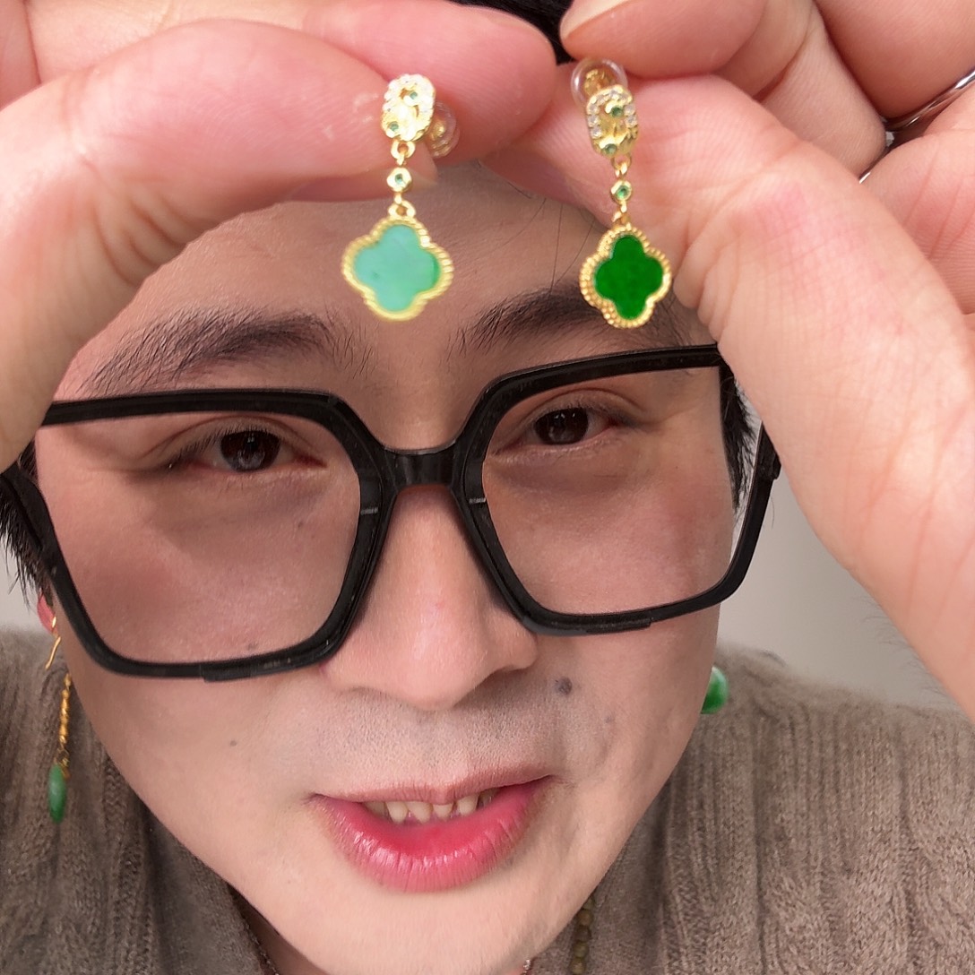 翡翠未镶嵌颈饰一对