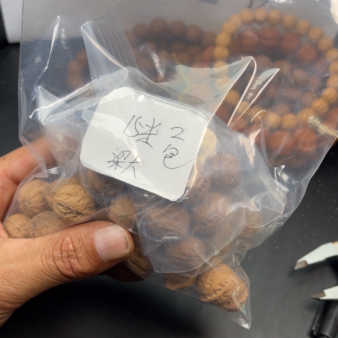 梁***大野生小核桃2包15米