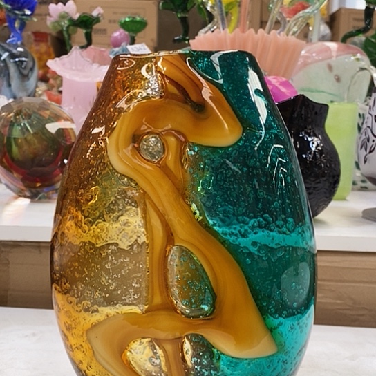 琉璃花瓶高度26厘米宽6厘米