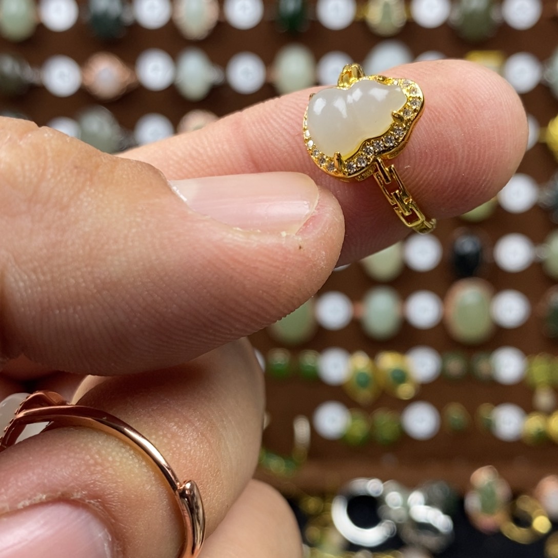 和田玉（青白玉）戒指合金