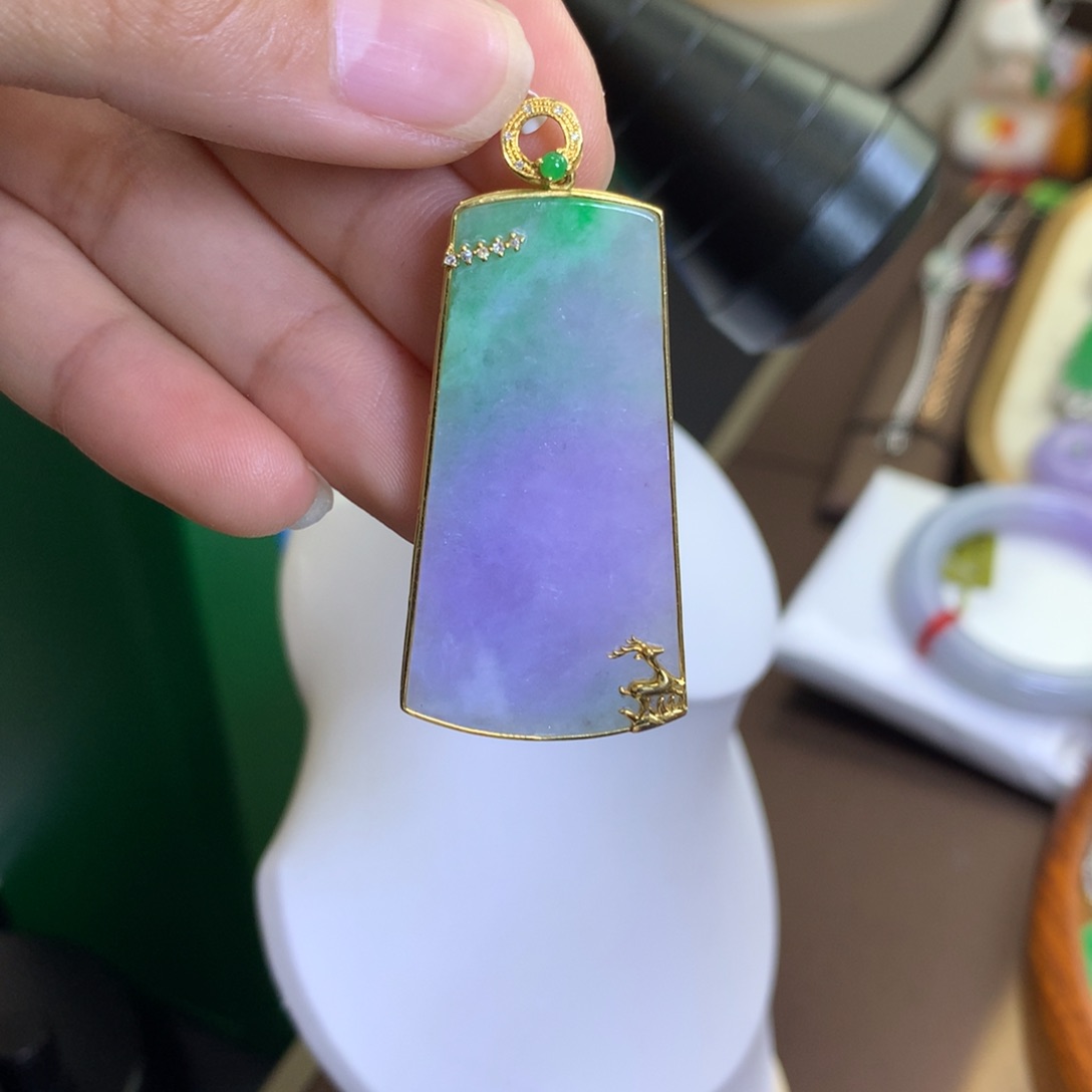 翡翠颈饰18K金镶嵌翡翠