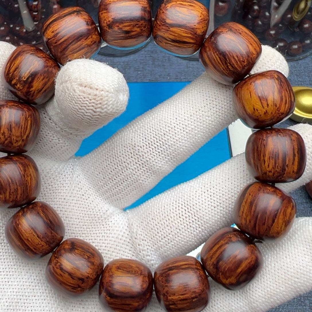 木b***t海南红降花梨公1516黄油底满纹一档