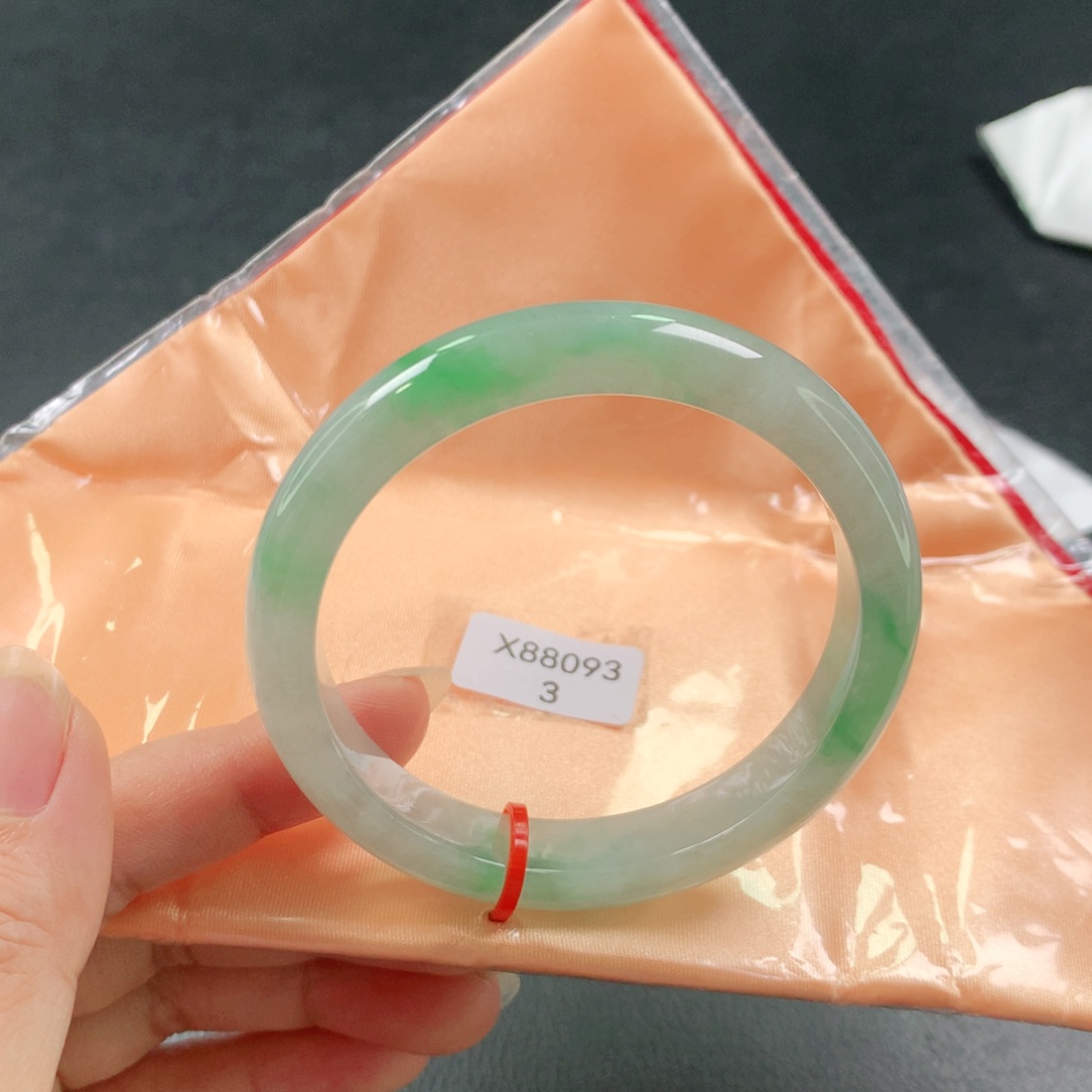 翡翠手镯未镶嵌03。