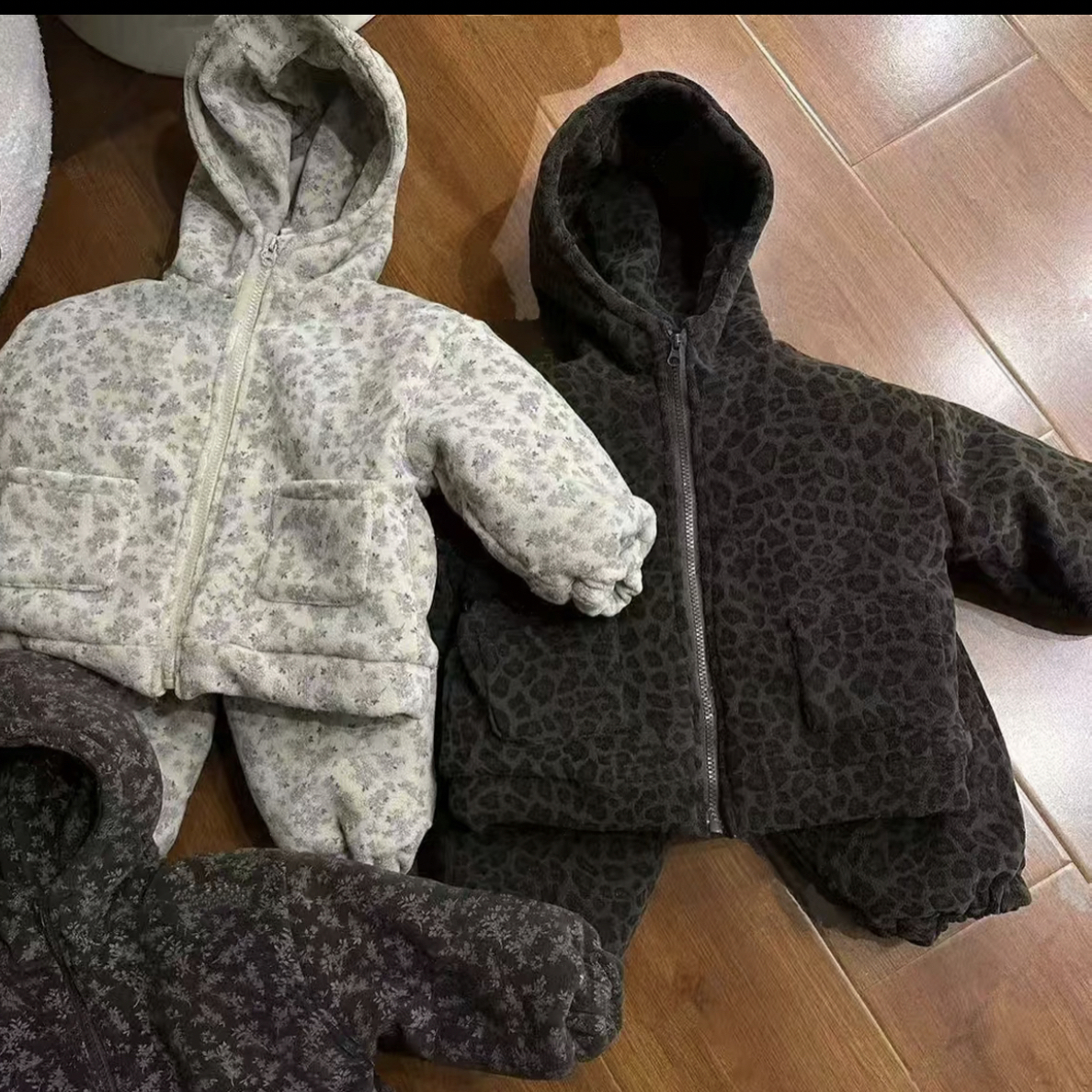 儿童冬季豹纹套装2025新款洋气加绒加厚宝宝保暖棉衣棉裤两件套