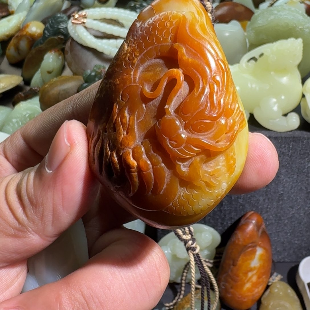 和田玉颈饰未镶嵌比***者