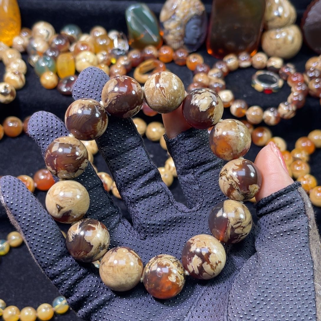 看***短琥珀未镶嵌手串溶洞18