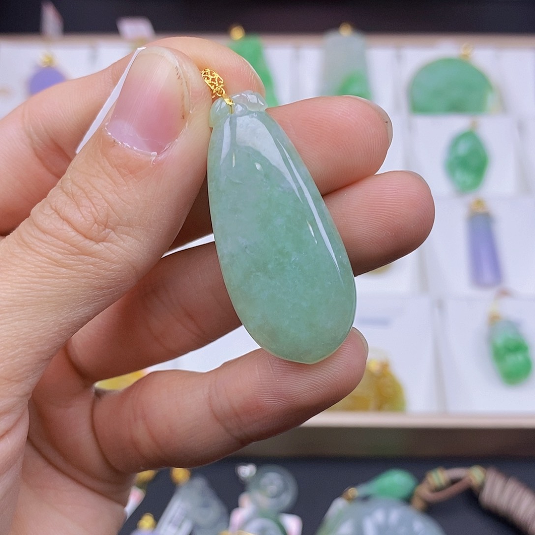 翡翠颈饰18K金镶嵌翡翠