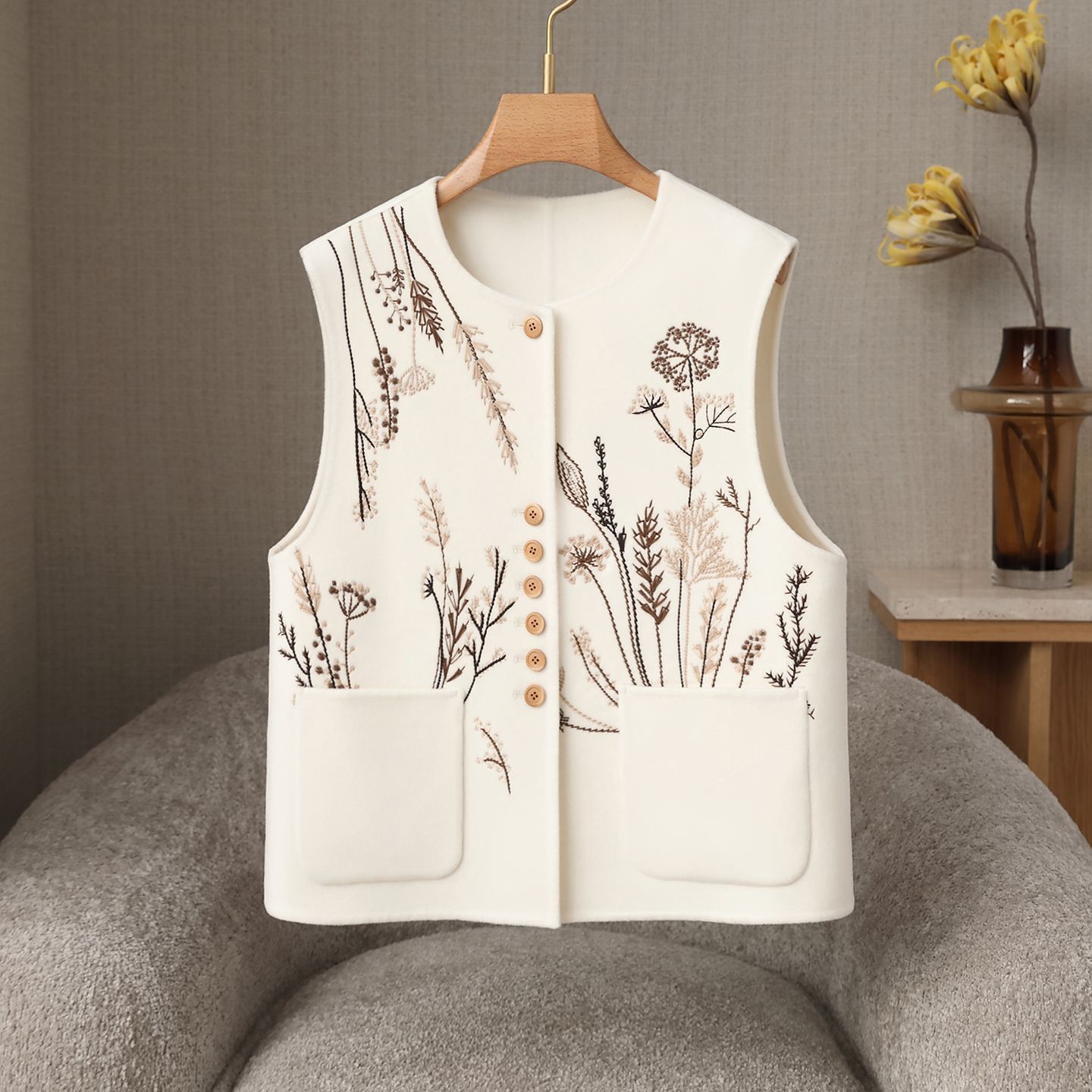 30%山羊绒马夹春秋常规款无袖休闲挂脖款重工刺绣女马甲时尚外套