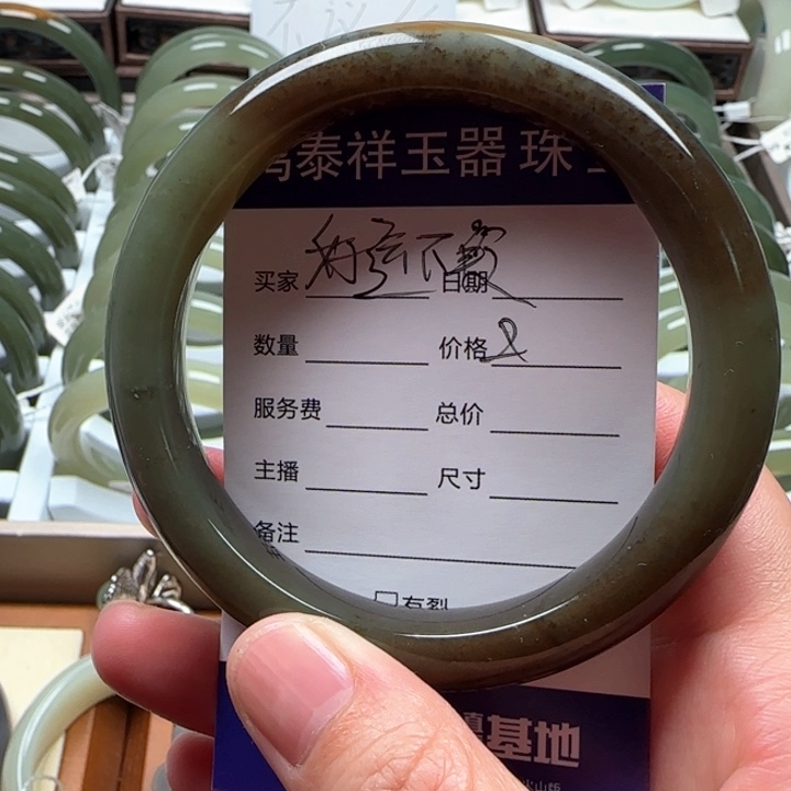 和田玉手镯未镶嵌好**段