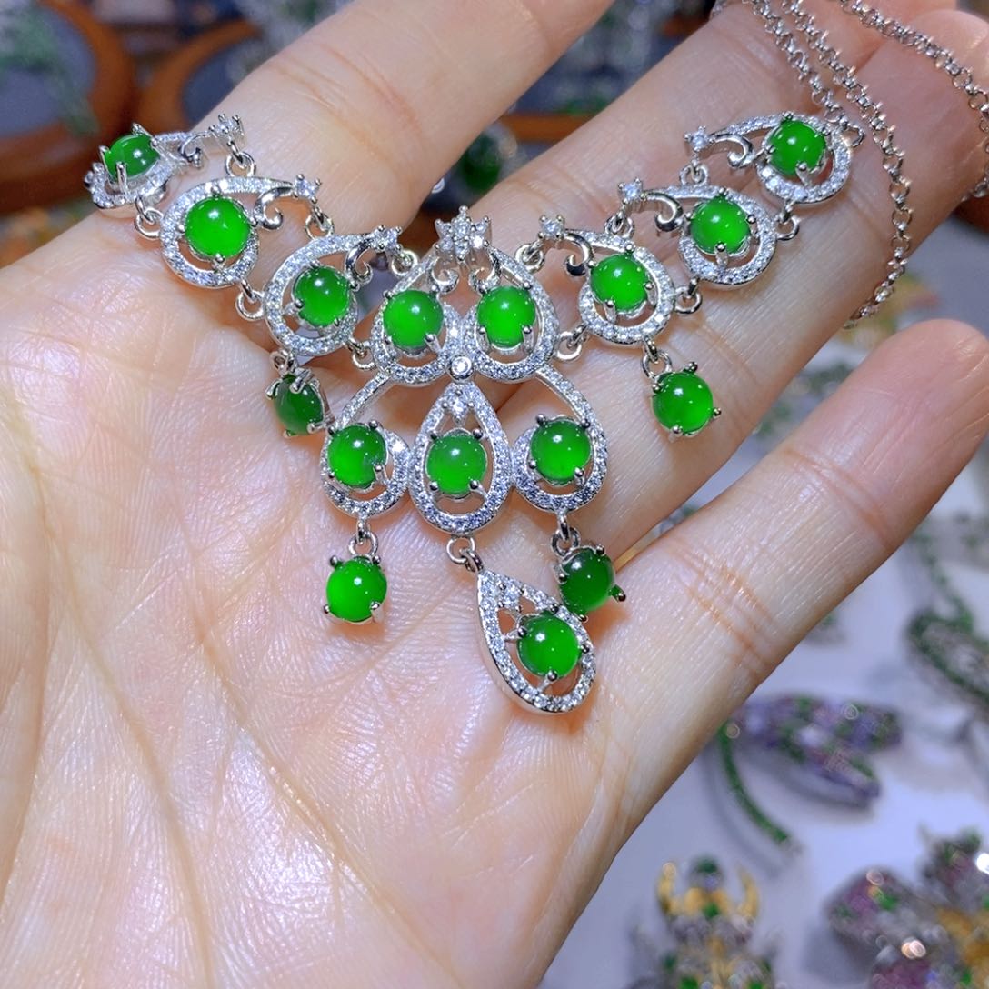 翡翠颈饰银S925镶嵌天然翡翠