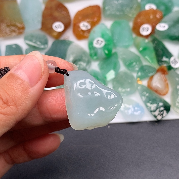 翡翠未镶嵌颈饰随型