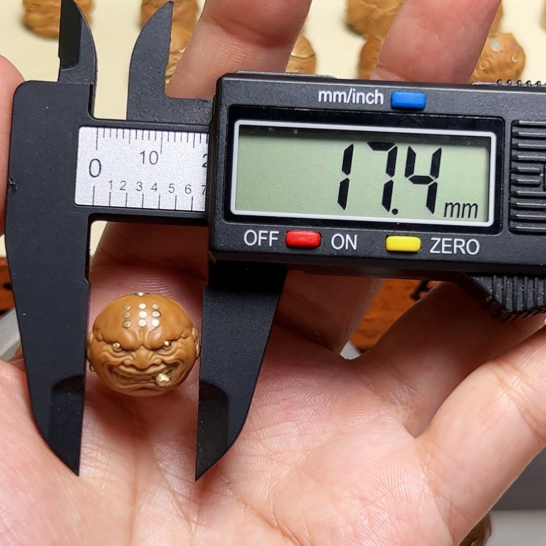 猴头核桃把件戒疤烟款有机雕纹