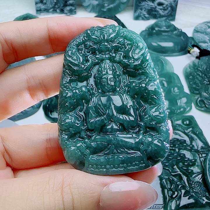 翡翠未镶嵌颈饰多样性发货天然的A货翡翠