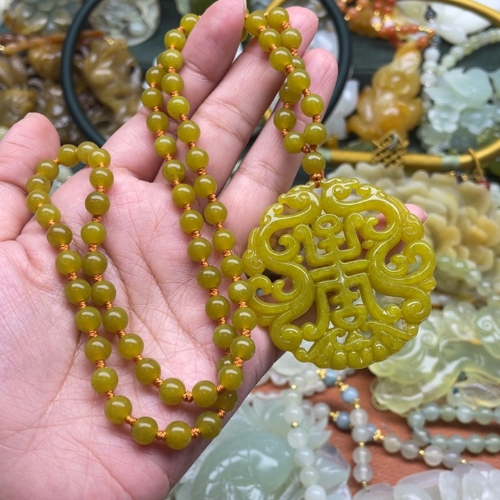 蛇纹石玉吊坠合金