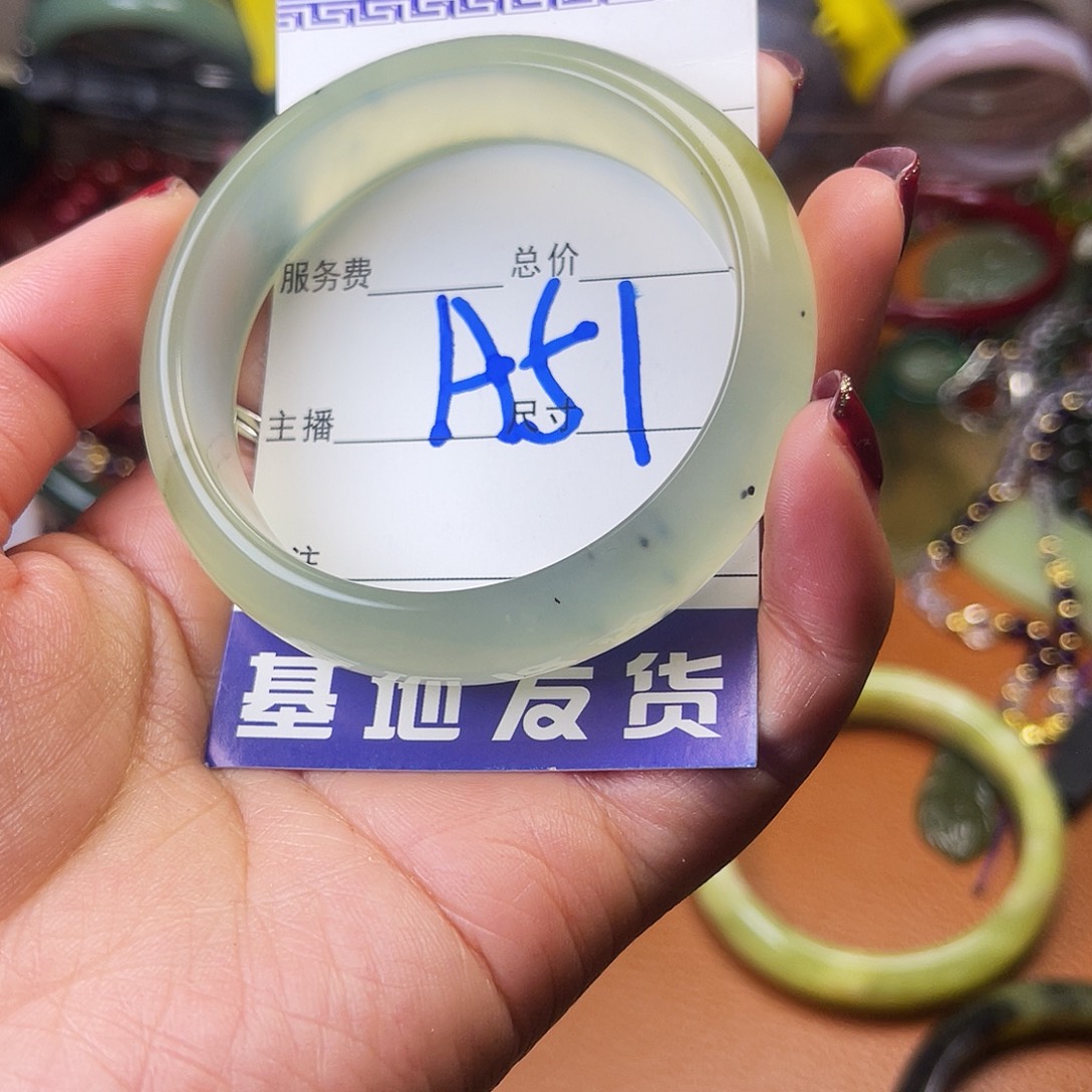 木***子蛇纹石玉未镶嵌颈饰