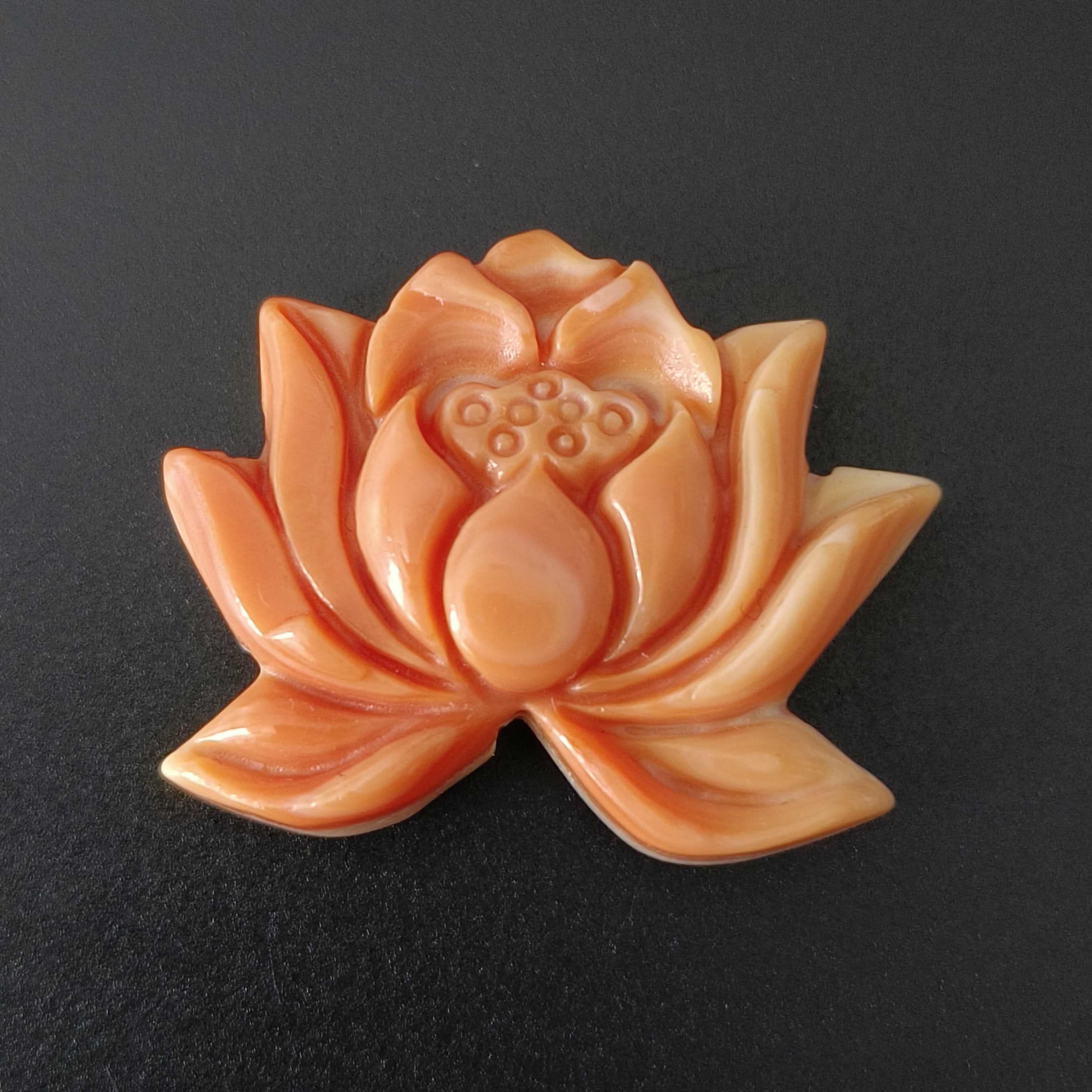 非金属珐琅吊坠 天然万宝螺雕刻荷花坠背云佛珠配饰时尚饰品