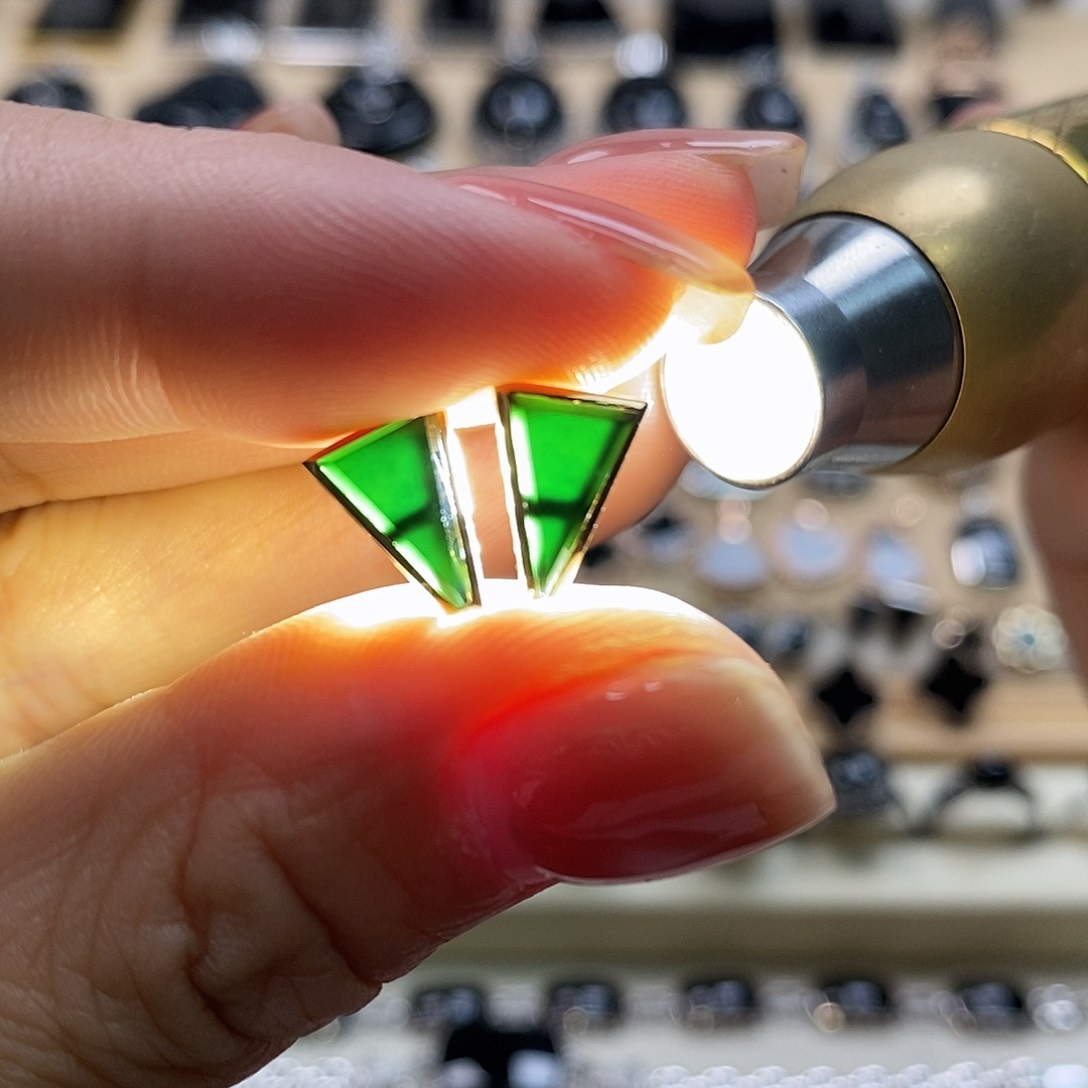 翡翠耳饰18K金镶嵌墨翠