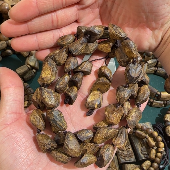 沉香手串乌身树丁多圈50克