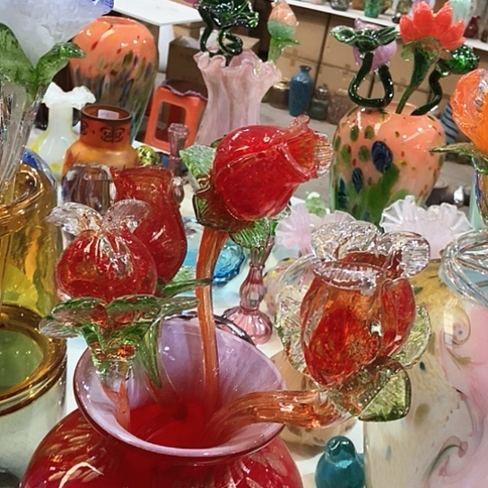 琉璃花瓶高45厘米宽9厘米