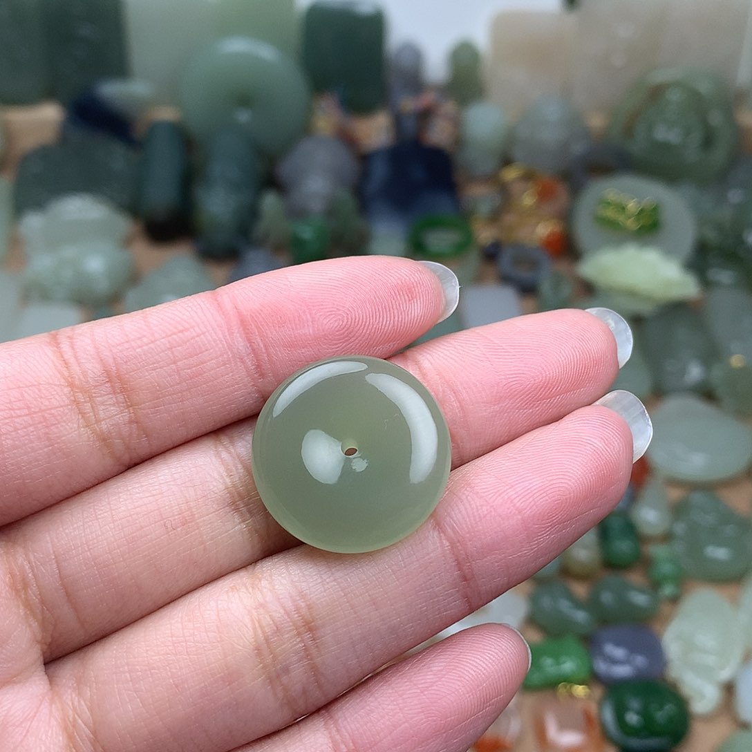 和田玉吊坠未镶嵌