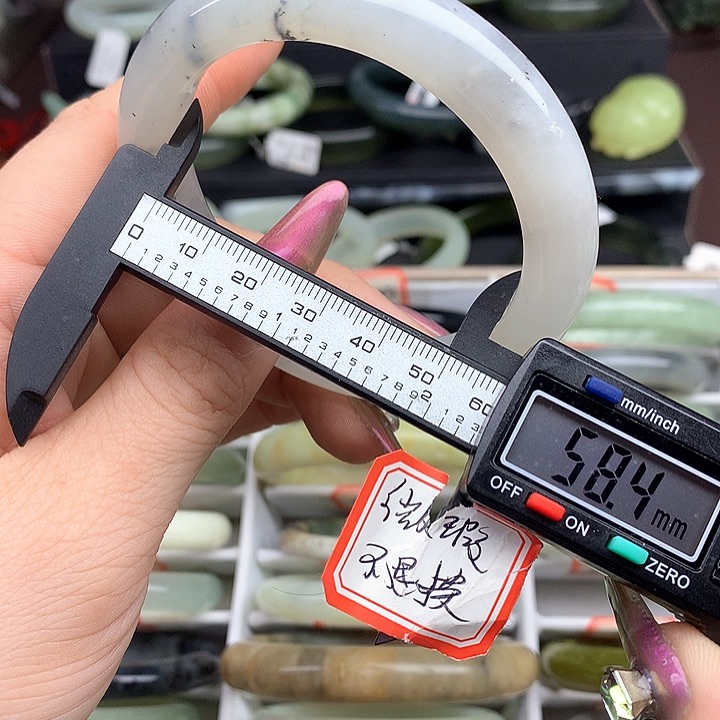 蛇纹石玉手镯未镶嵌905