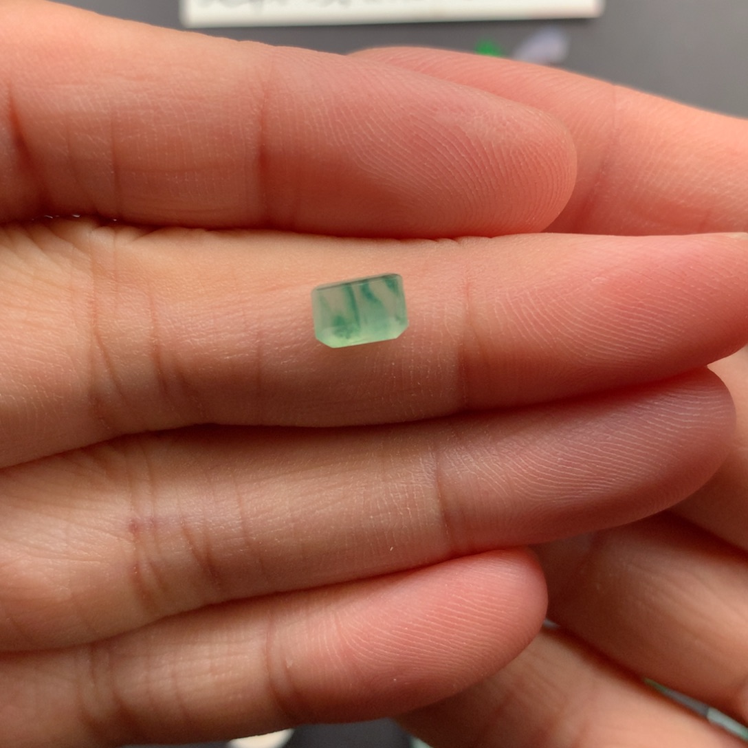 翡翠裸石翡翠切割