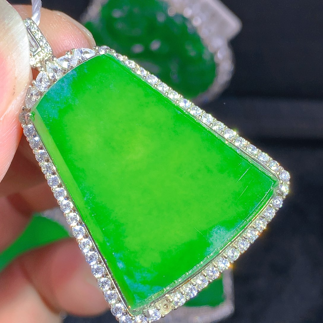 翡翠颈饰银S925镶嵌吊坠