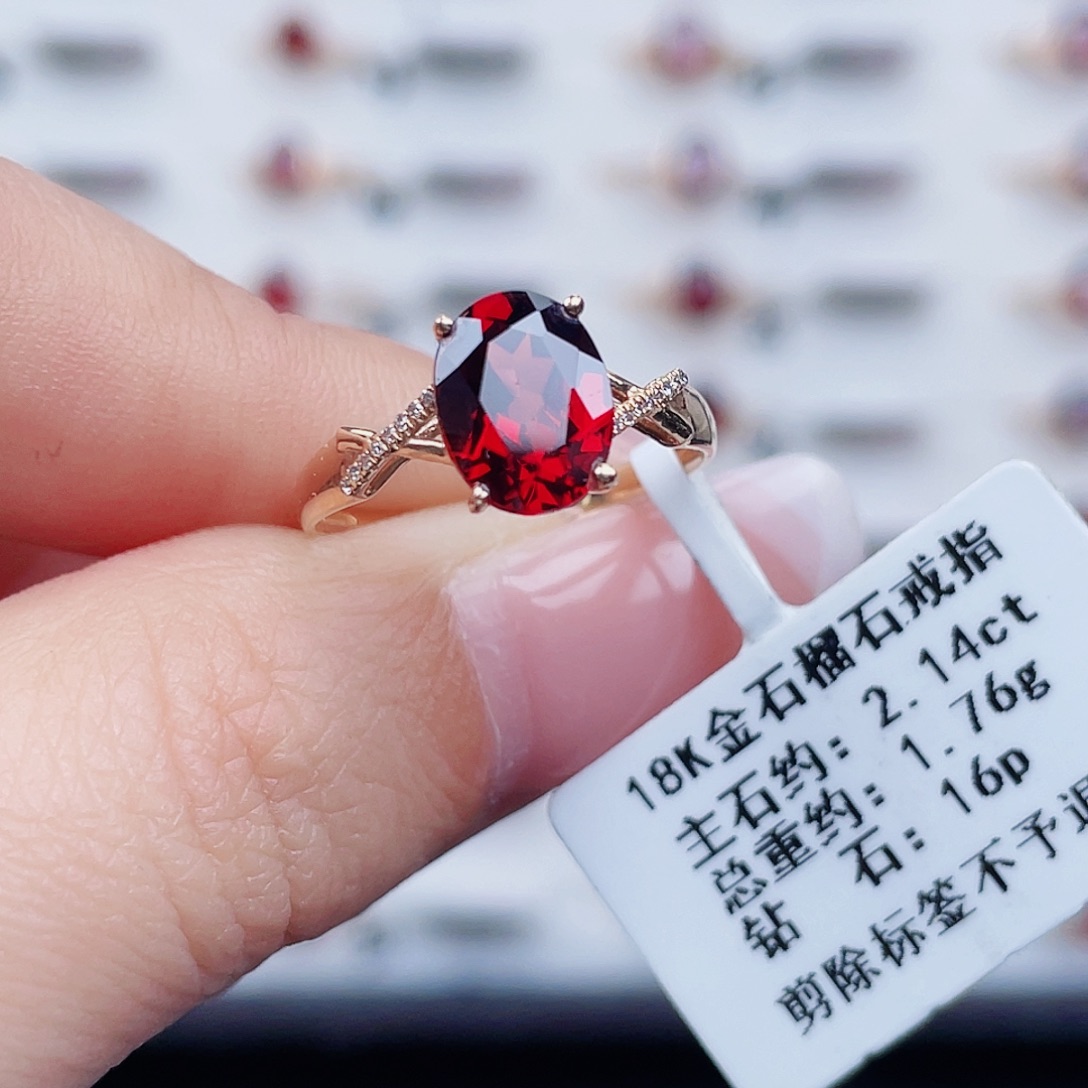 戒指18K金镶嵌石榴石