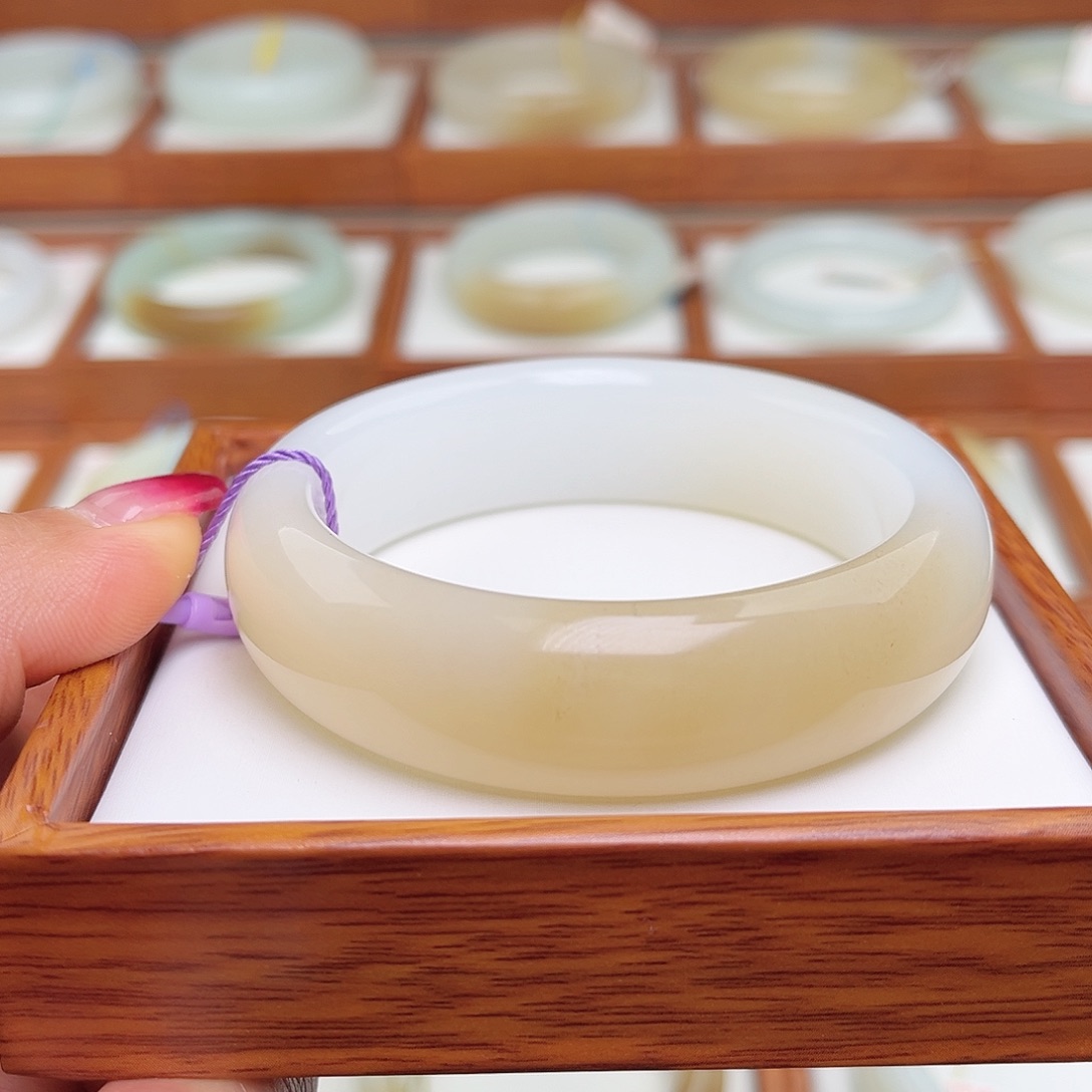 和田玉手镯未镶嵌58