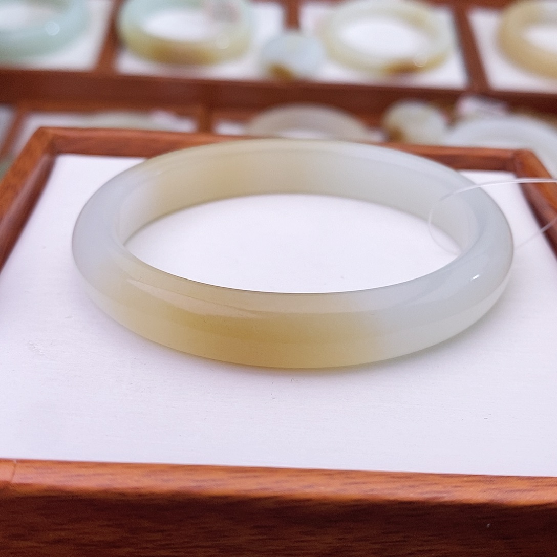 和田玉手镯未镶嵌51.6