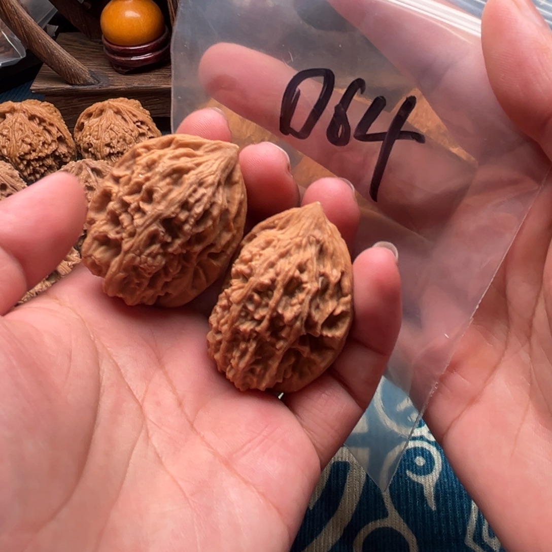 文玩核桃吊坠鸡心