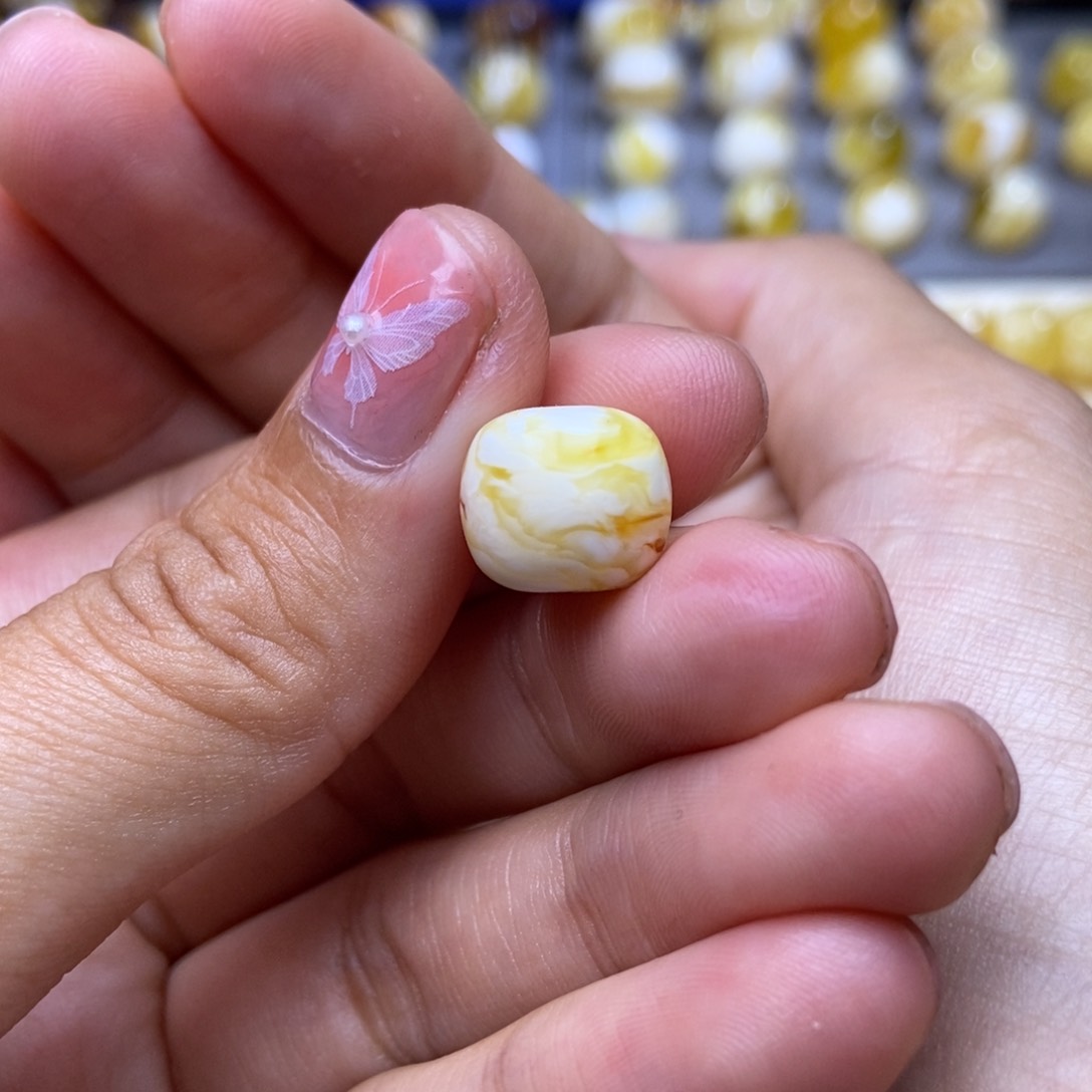 琥珀珠宝奇石未镶嵌李**生