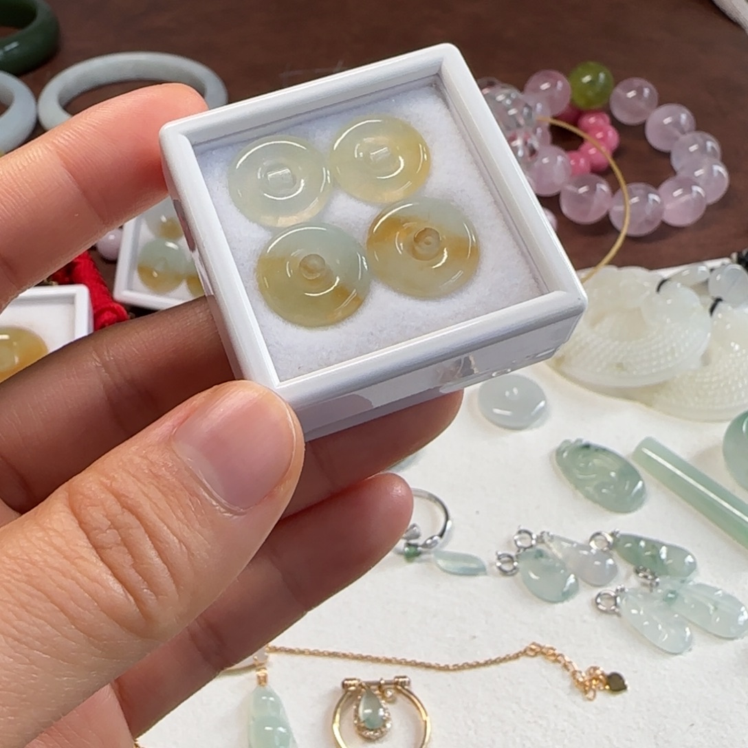 翡翠未镶嵌颈饰甜甜圈们