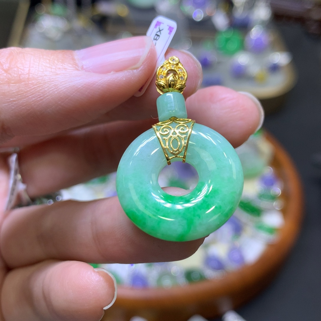 翡翠颈饰18K金镶嵌翡翠吊坠项链