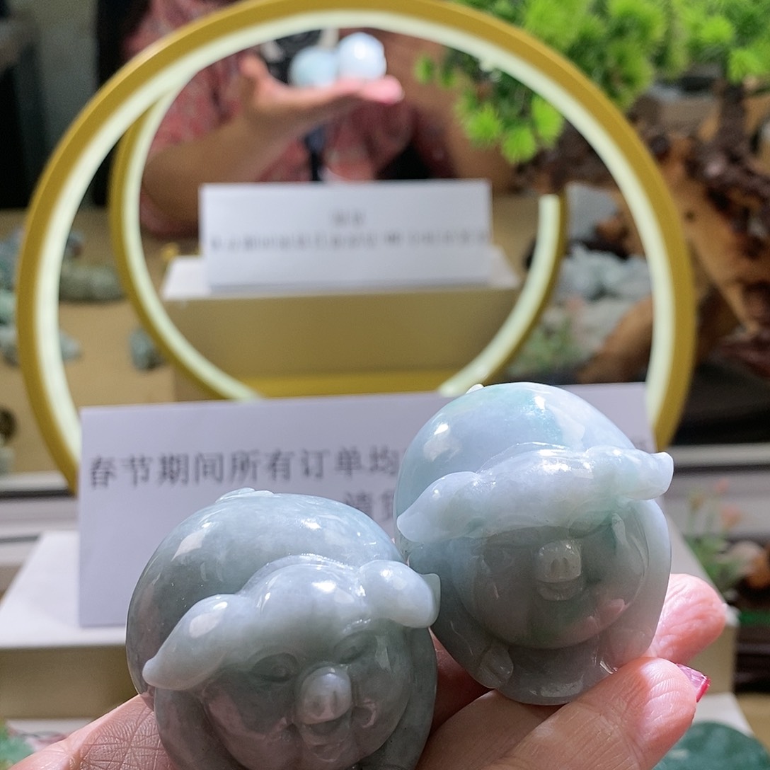 【闪购商品】翡翠颈饰未镶嵌猪