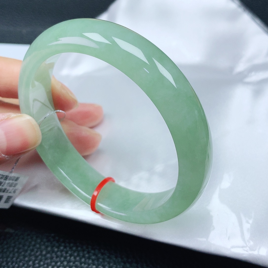 翡翠手镯未镶嵌57圈