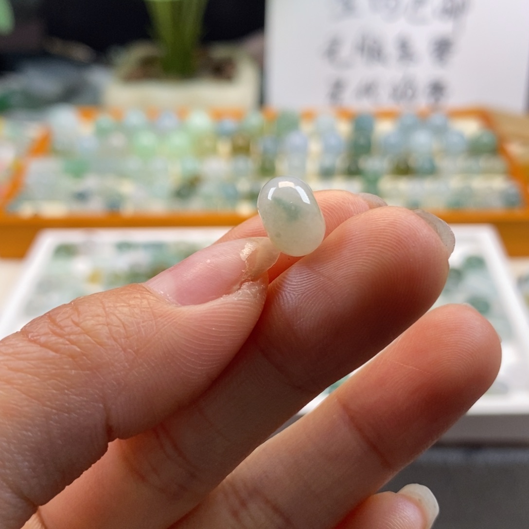 翡翠颈饰未镶嵌天然翡翠9.9×6.8