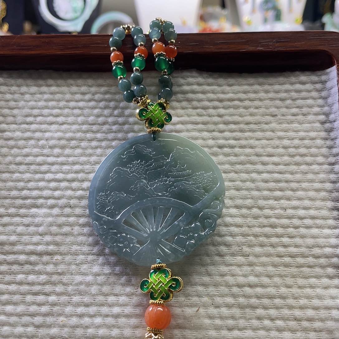 翡翠未镶嵌颈饰翡翠蓝水山水圆牌吊坠