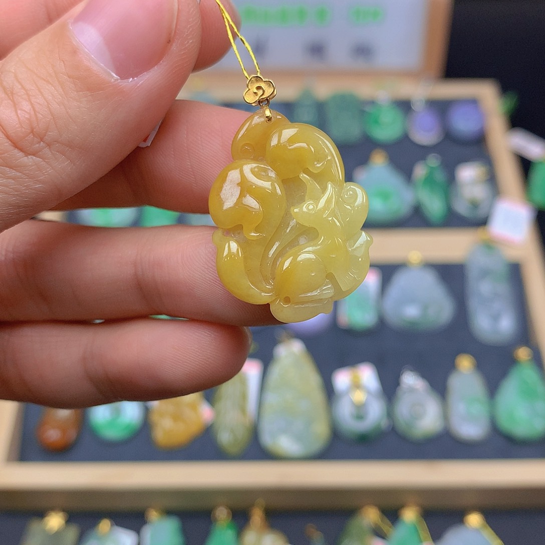 翡翠颈饰18K金镶嵌翡翠