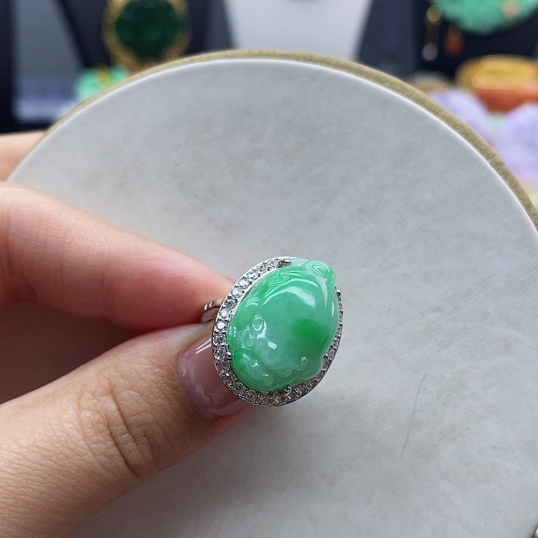 翡翠未镶嵌戒指戒指