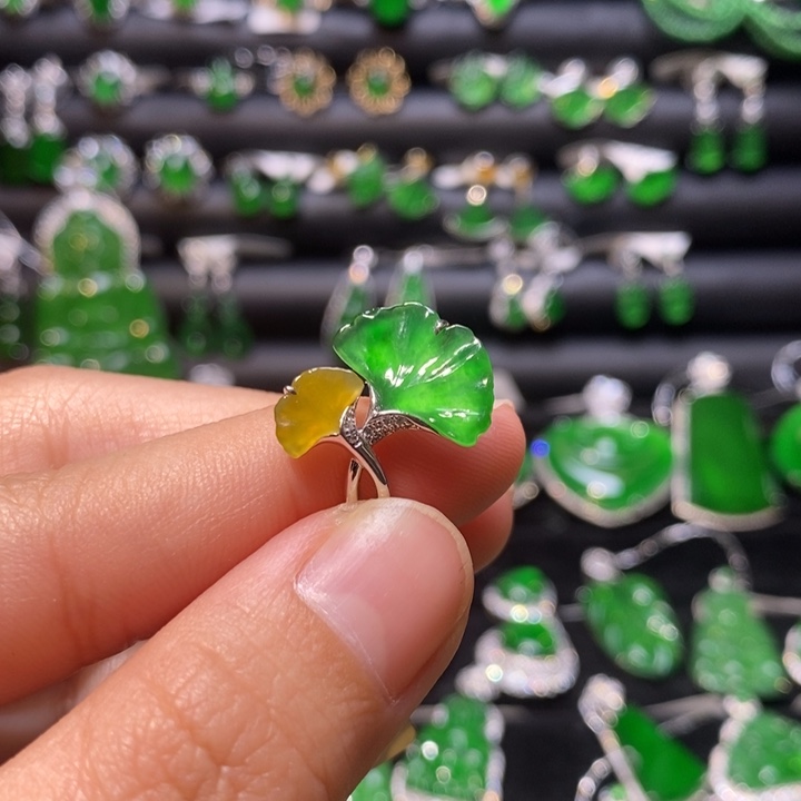 翡翠颈饰18K金镶嵌天然翡翠