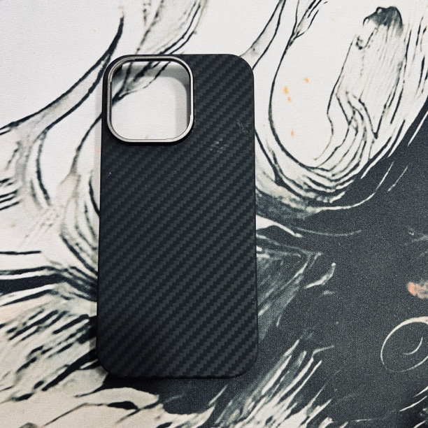 95新  瑕疵凯夫拉 1500D黑灰斜纹 半包 16Pro 磁吸 B04