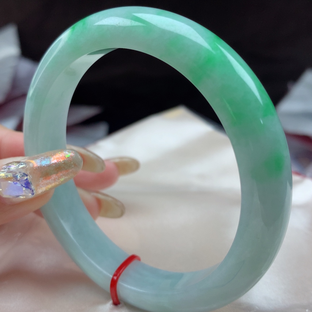 翡翠手镯未镶嵌431601。