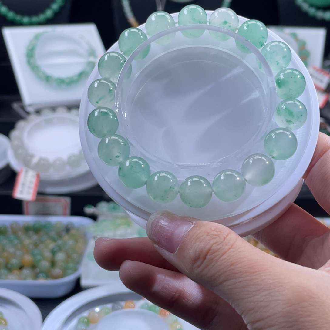 柳***柳石英质玉（非洲翠）未镶嵌手串