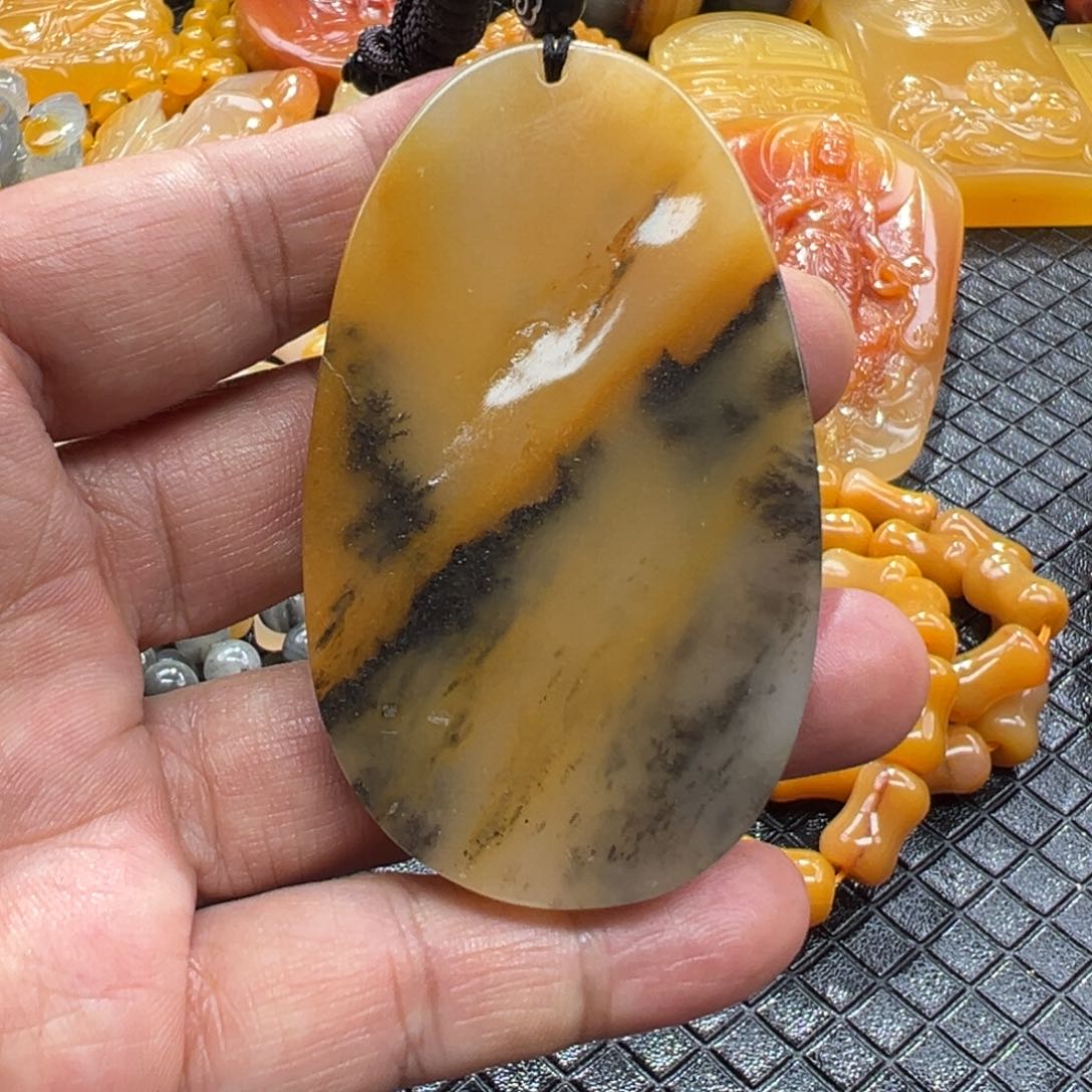 石英质玉未镶嵌颈饰