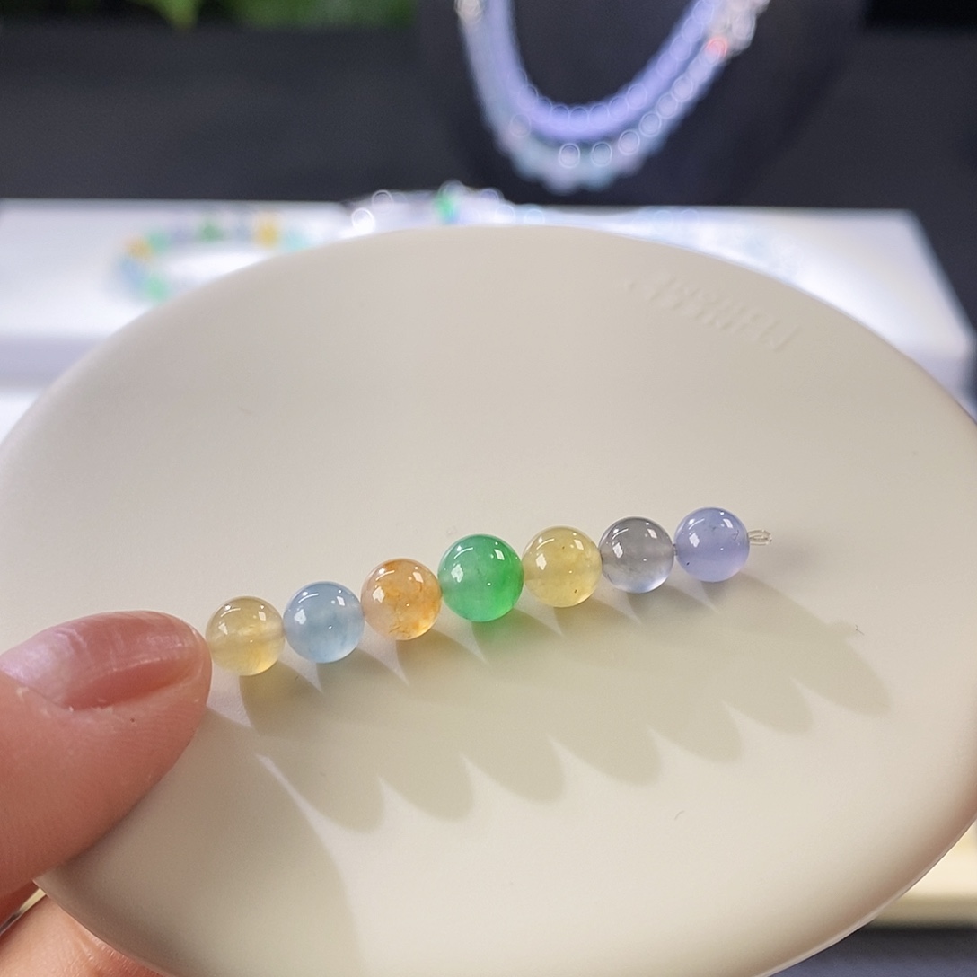 翡翠未镶嵌挂件一手珠珠
