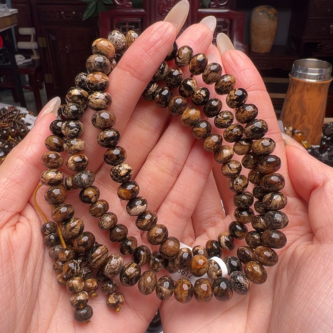 琥珀裸石未镶嵌抚顺琥珀20484。8mm