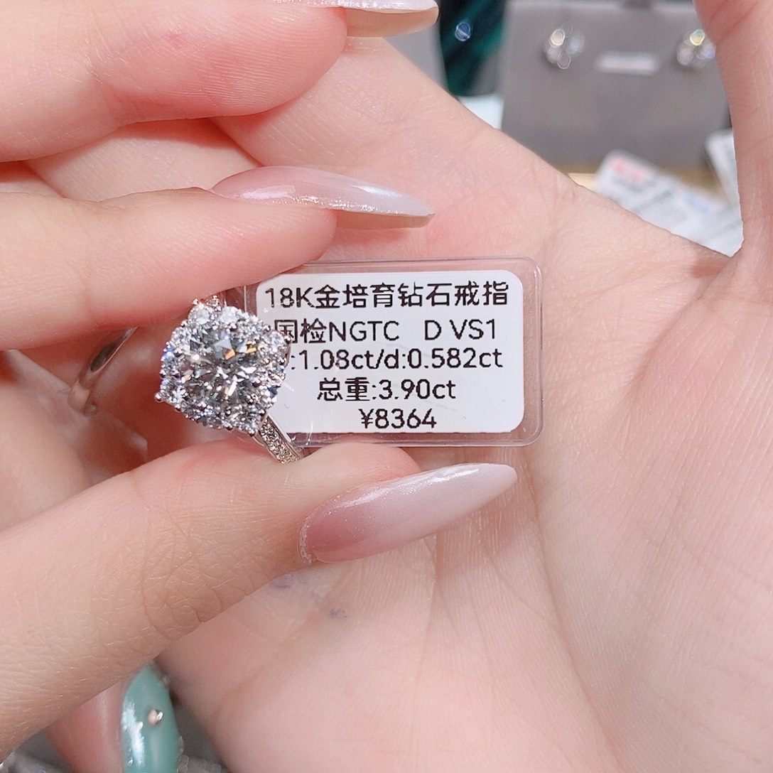 18K金镶嵌实验室培育钻石是*