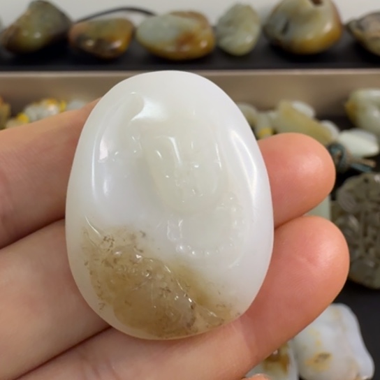 颈饰未镶嵌和田玉（白玉）