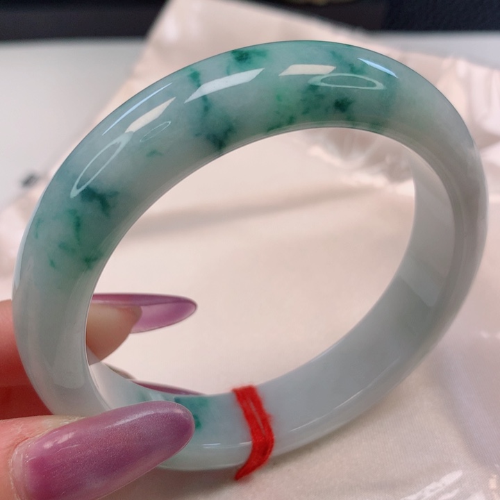 翡翠手镯未镶嵌55圈